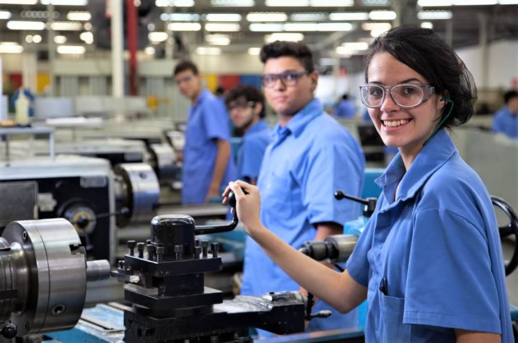  Jovem Aprendiz SENAI. Conheça o programa de aprendizagem que vem mudando a vida de milhares de jovens a procura do primeiro emprego!