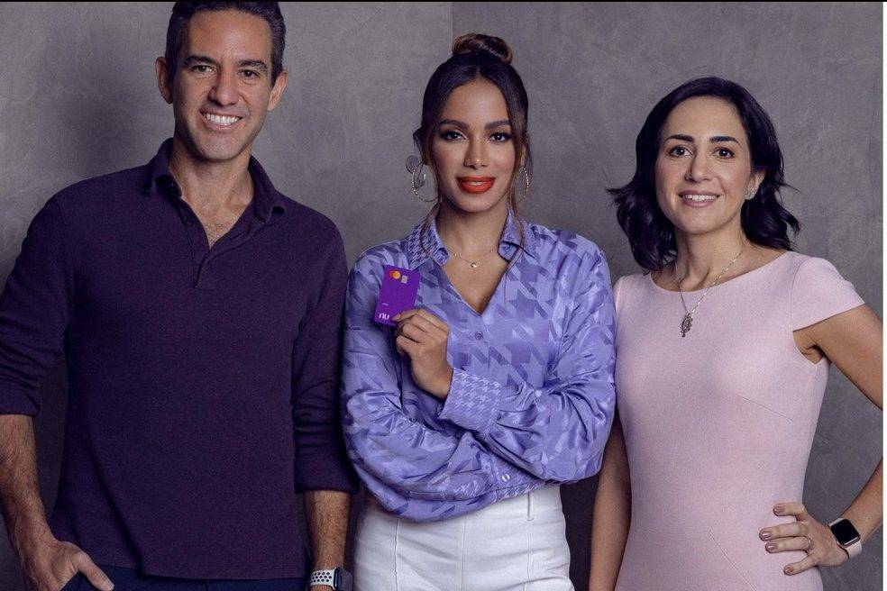 Anitta aceita convite da Nubank para participar do conselho de administração