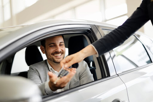 Concessionárias oferecem 30% de desconto em carros 0km para MEIs e pequenos empresários