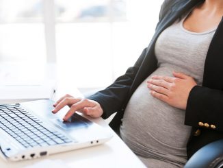 O Projeto de lei que obriga as gestantes voltar ao trabalho presencial vai para aprovação