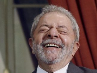 LULA É ELEITO À PRESIDÊNCIA DA REPÚBLICA PELA 3ª VEZ Eleito o 39º presidente da história da República Federativa do Brasil Após um pleito acirrado, Luís Inácio Lula da Silva (PT), é eleito pela terceira vez à Presidência da República.