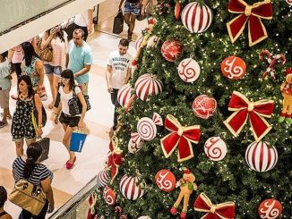 Vendas no Natal: Segundo a CNC (Confederação Nacional do Comércio de Bens, Serviços e Turismo), a projeção do volume de vendas é orçada em R$ 65 bilhões.
