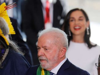 Presidente Lula toma posse para 3º mandato. O ato fundante do início do mandato presidencial conta com a subida da rampa do Palácio do Planalto.