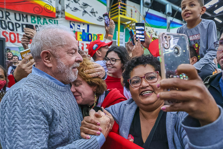 Empréstimos consignado a aposentados presidente Lula propõe teto de juros